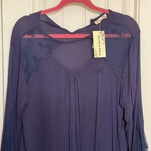 NWT Southern Stitch long “bell” sleeve blouse with lace detail